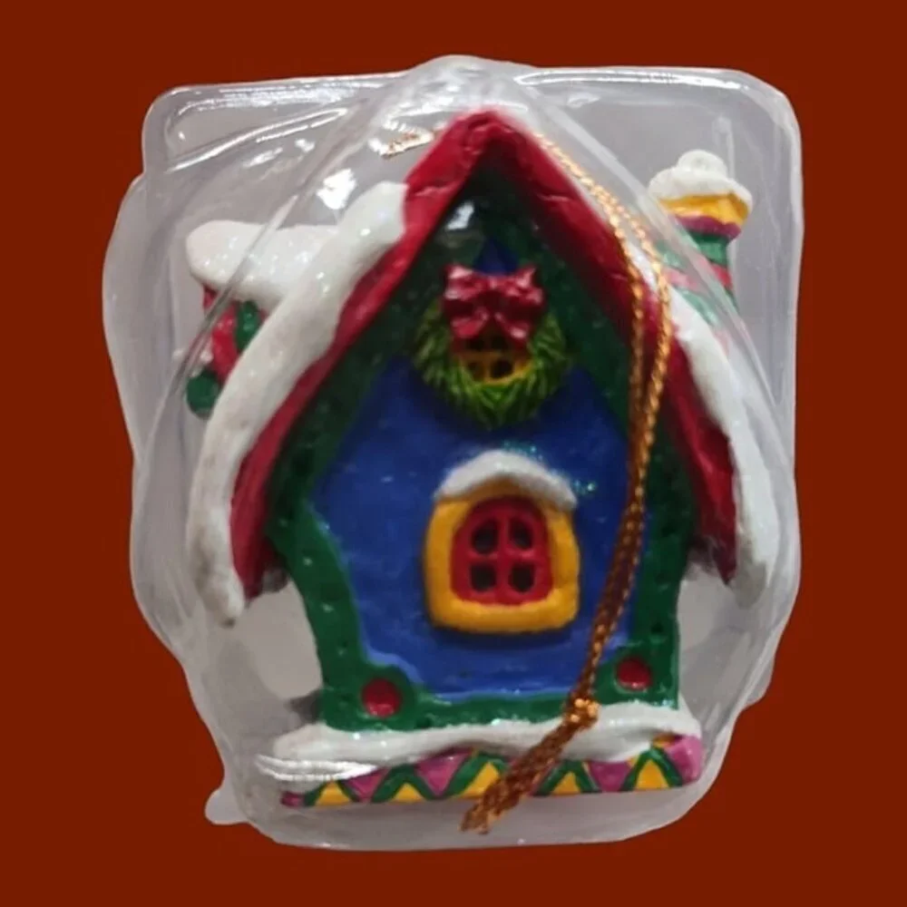 Christmas greeting ornament birdhouse